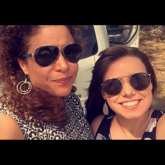 Meet your Posher, Athena - Picture 3 of 3